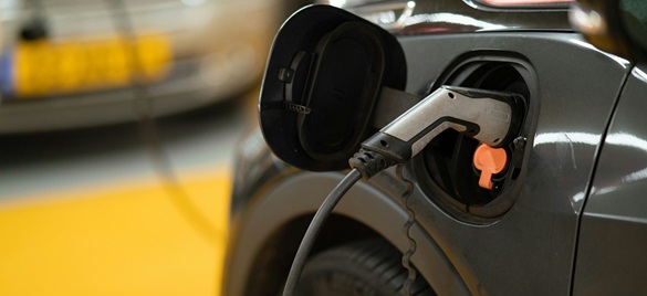 E-Auto Photo by Michael Fousert Unsplash
